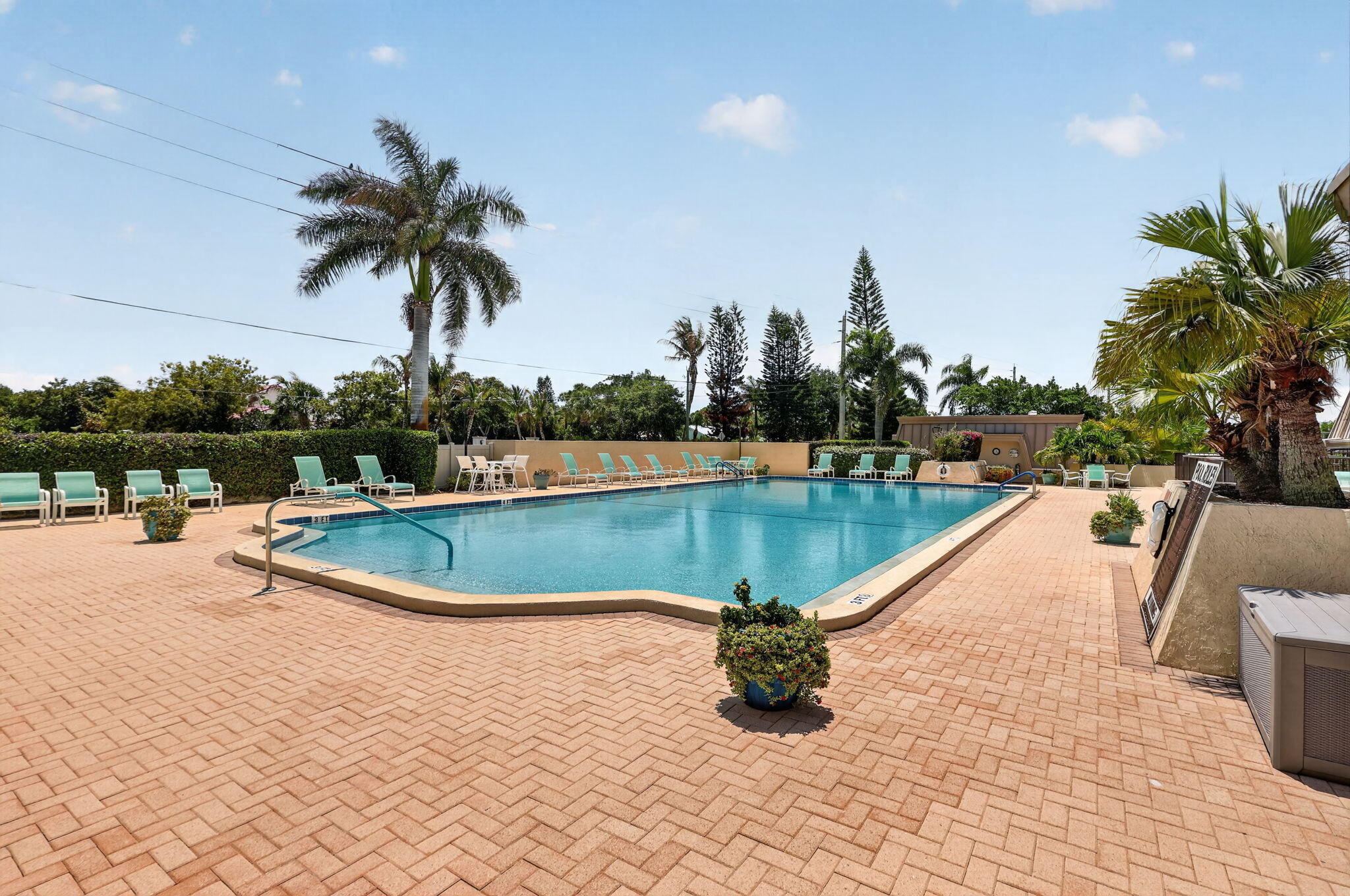 CONQUISTADOR CONDO - Residential