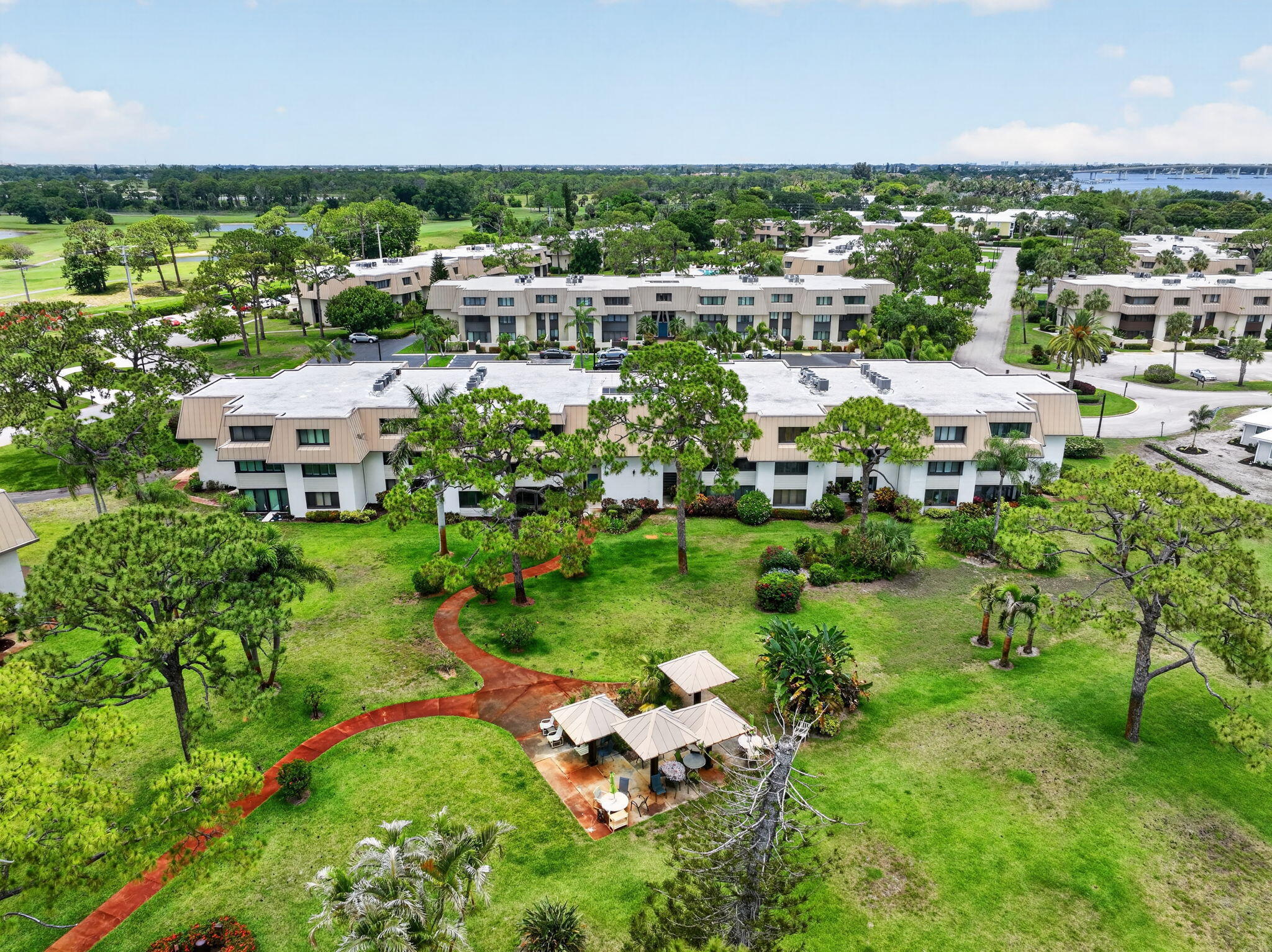 CONQUISTADOR CONDO - Residential