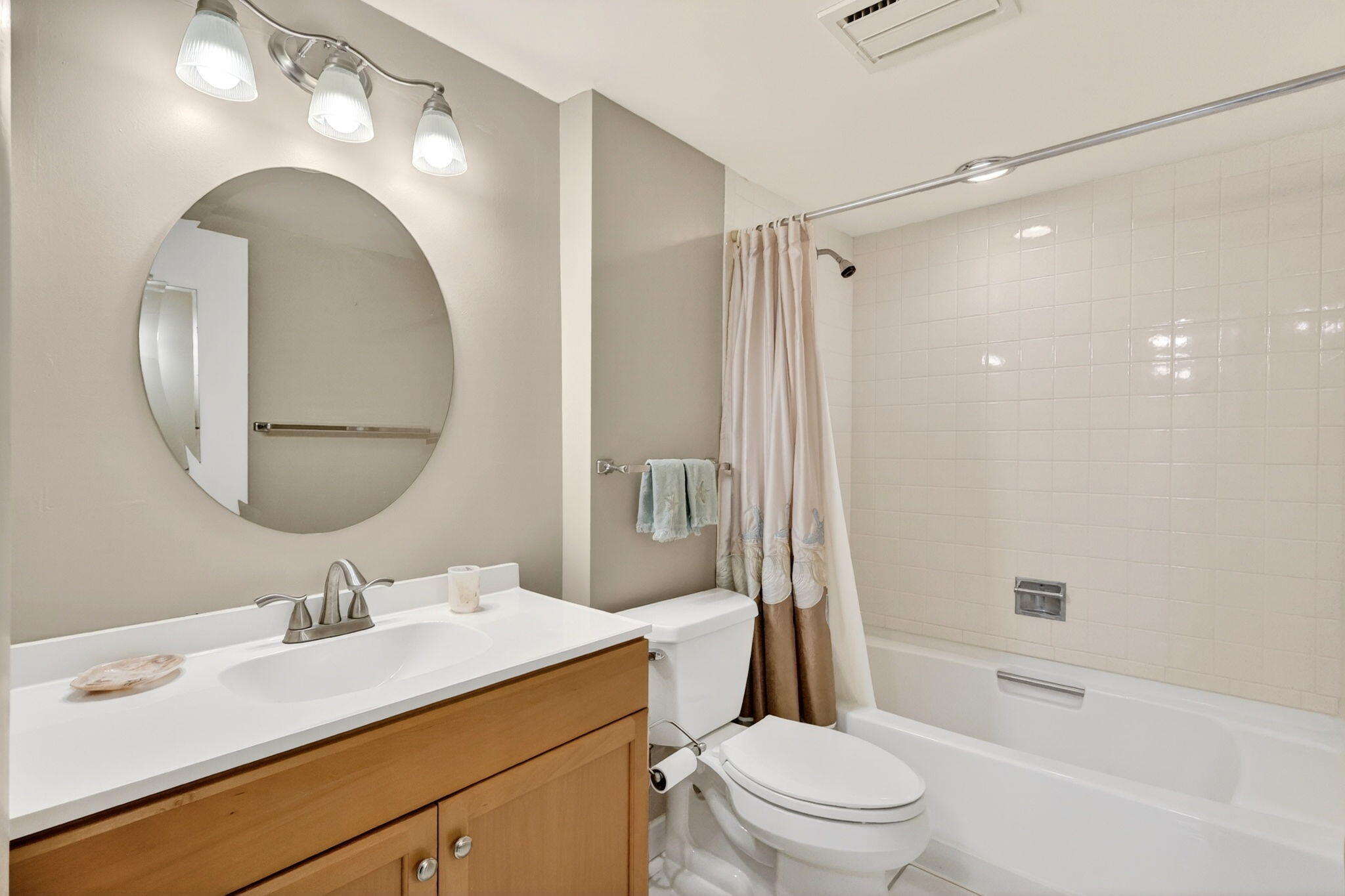 CONQUISTADOR CONDO - Residential