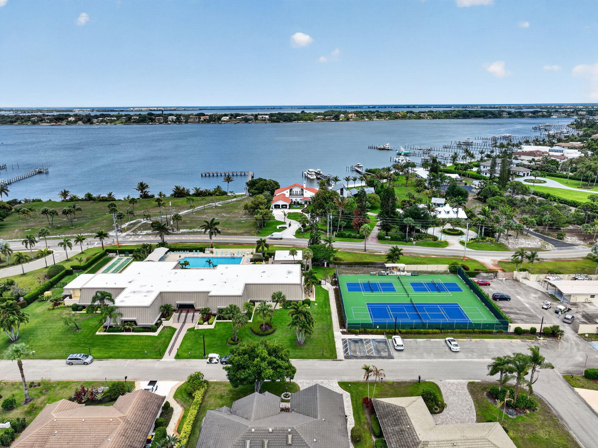 CONQUISTADOR CONDO - Residential