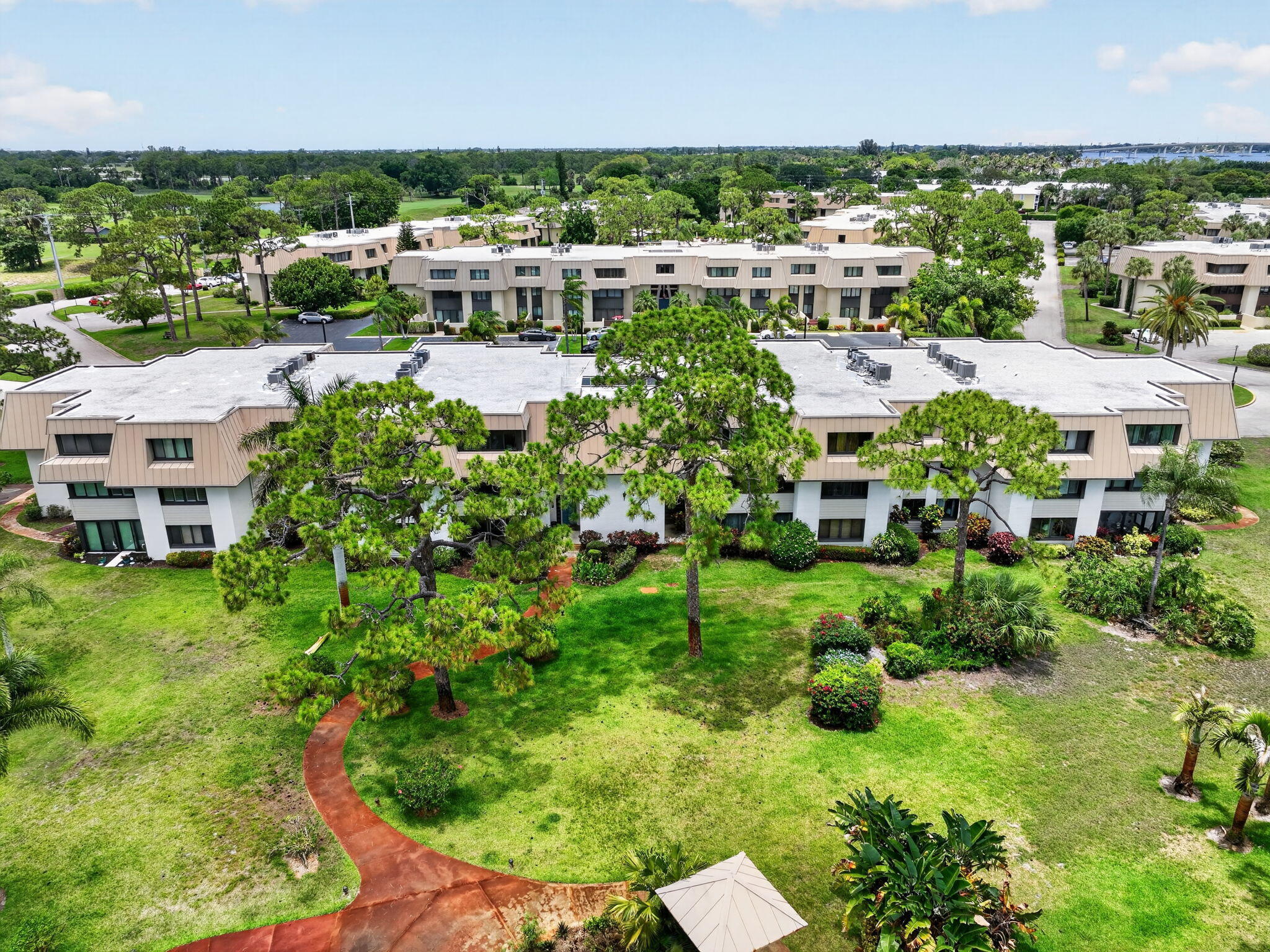 CONQUISTADOR CONDO - Residential