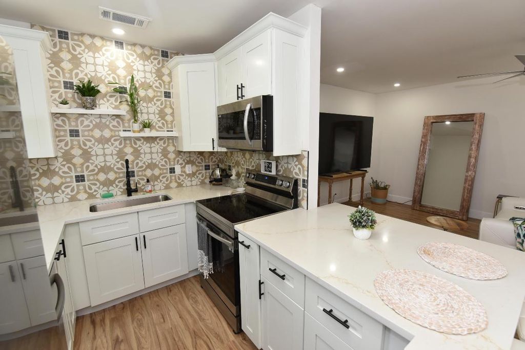 Photo of 112 Salisbury #E, West Palm Beach, FL 33417 (MLS # R11155969)