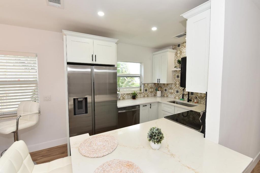 Photo of 112 Salisbury #E, West Palm Beach, FL 33417 (MLS # R11155969)