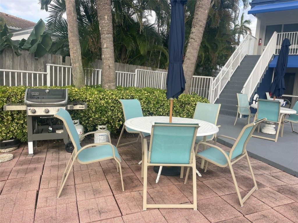 Photo of 885 SE 19th Avenue #4, Deerfield Beach, FL 33441 (MLS # F10546748)
