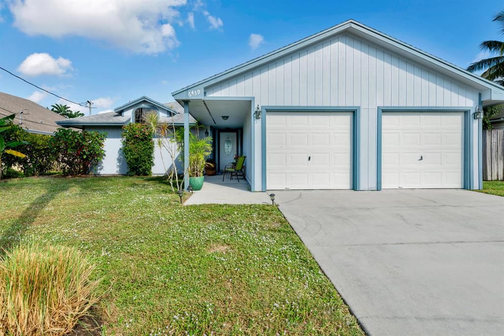 Photo of 6439 Foster Street, Jupiter, FL 33458 (MLS # R10757863)