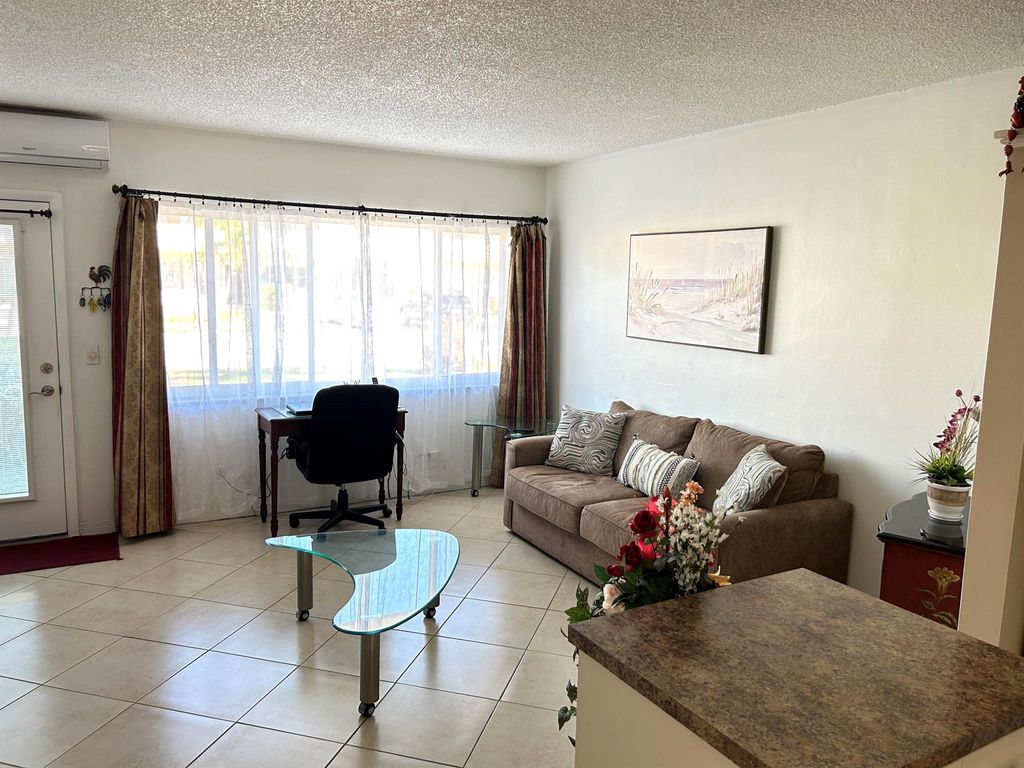 Photo of 920 SW 11th Avenue #5d, Hallandale Beach, FL 33009 (MLS # R11142944)