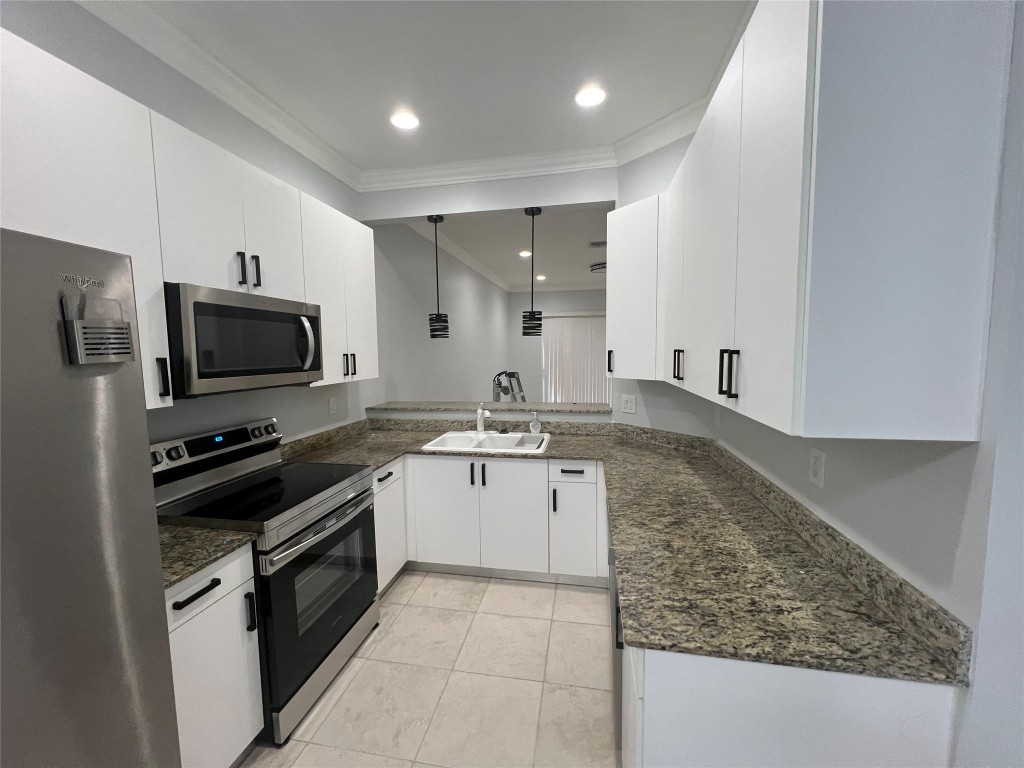 Rolling Hills Golf & Tennis - Residential Lease