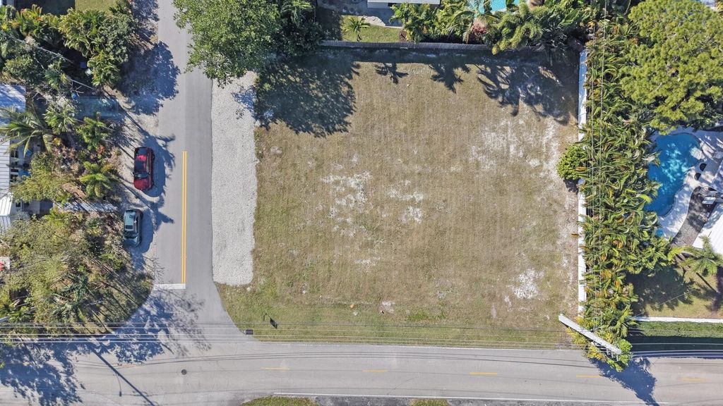 Photo of 435 NE 25th Street, Wilton Manors, FL 33305 (MLS # F10549232)