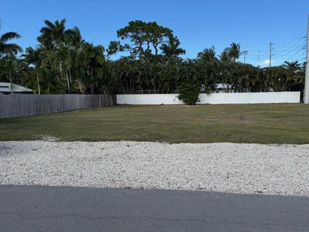 Photo of 435 NE 25th Street, Wilton Manors, FL 33305 (MLS # F10549232)