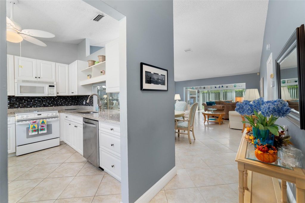 Photo of 21314 Chinaberry Drive, Boca Raton, FL 33428 (MLS # F10530768)