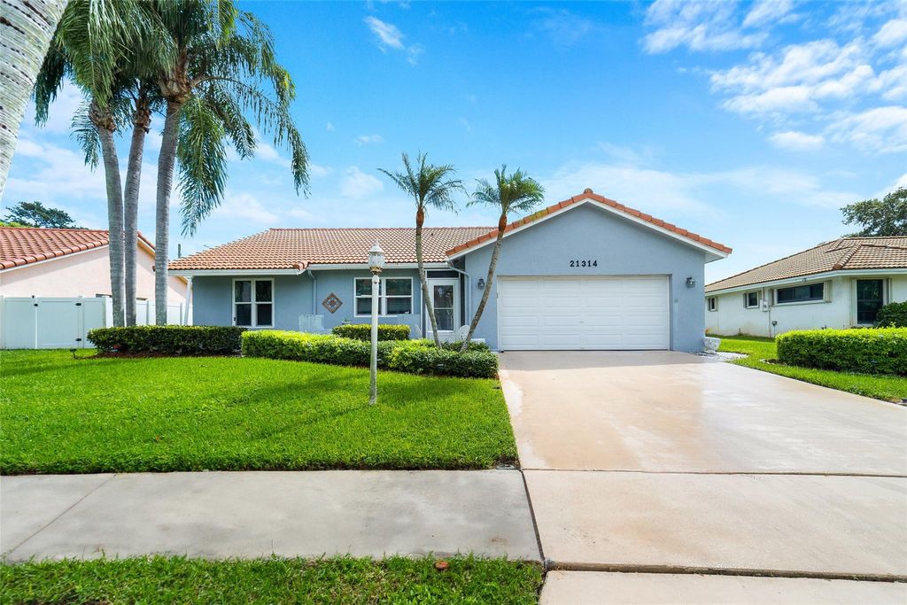 Photo of 21314 Chinaberry Drive, Boca Raton, FL 33428 (MLS # F10530768)