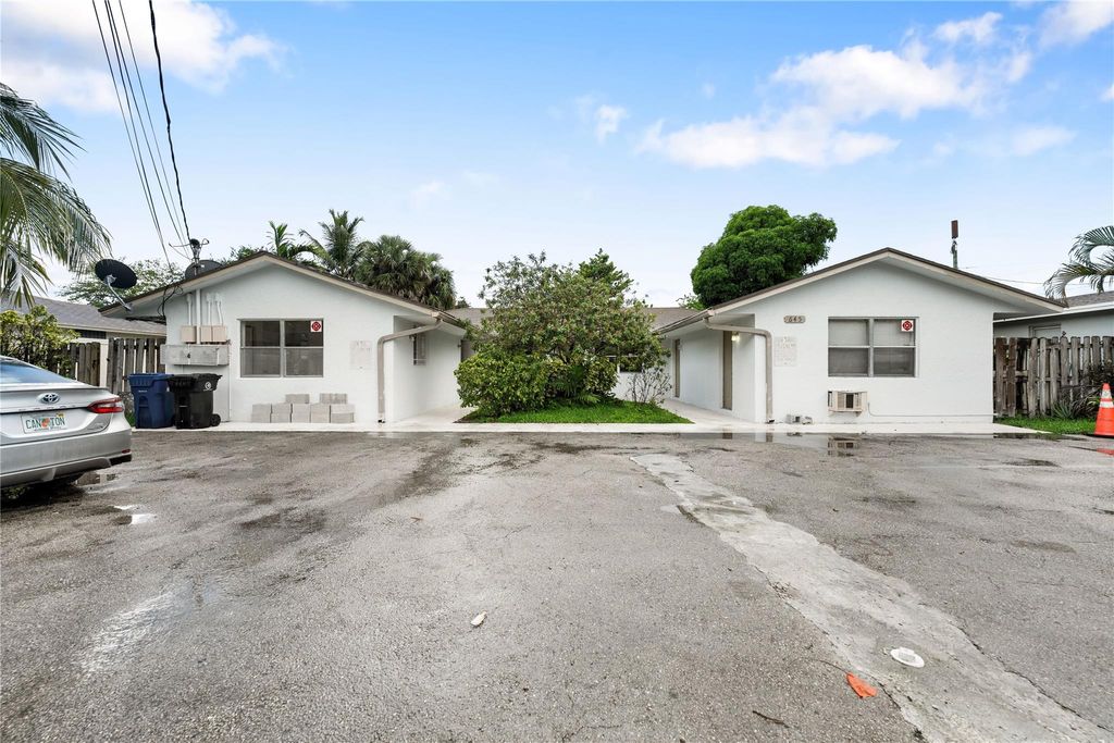 Photo of 645 NW 15th Ave, Fort Lauderdale, FL 33311 (MLS # F10448290)