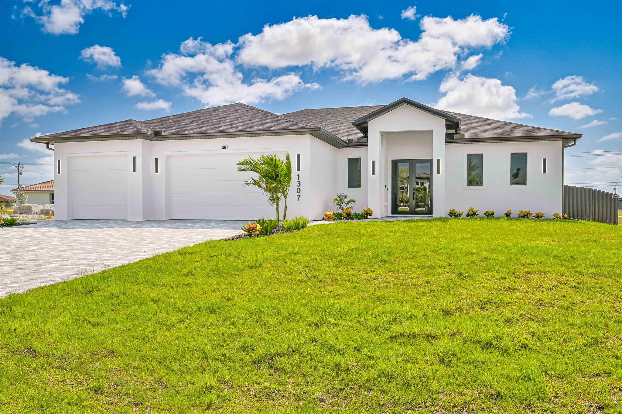 🏡 Brand New Construction - Move-In Ready!Be the first to live in this stunning 3-bedroom + den pool home, perfectly designed for comfort and style.✅ Yearly lease option✅ Fully furnished available upon request (additional fee applies)Don't miss out - call now to schedule a showing. We're happy to accommodate your needs!