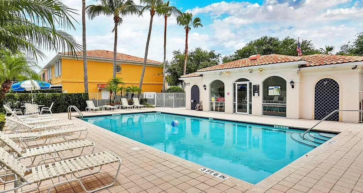 TEQUESTA OAKS - Residential Lease