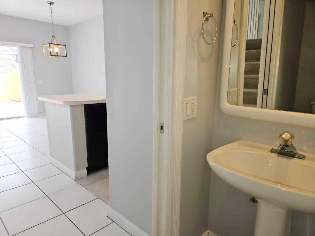 TEQUESTA OAKS - Residential Lease