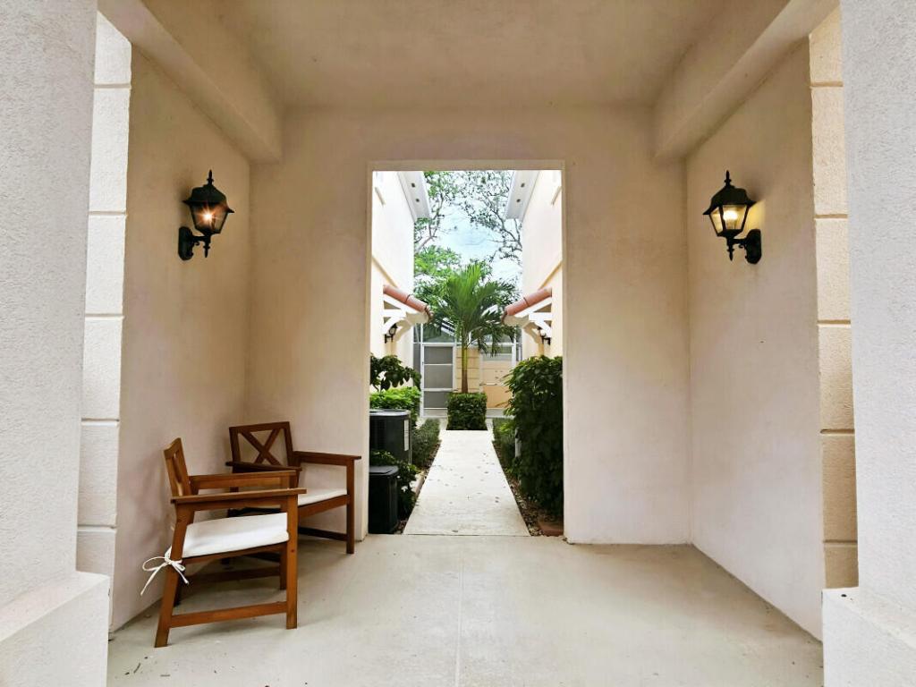 TEQUESTA OAKS - Residential Lease