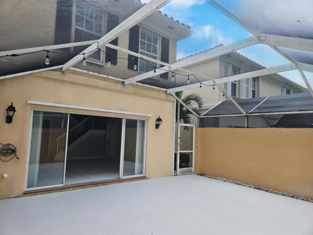 TEQUESTA OAKS - Residential Lease