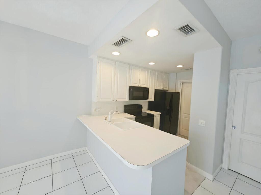 TEQUESTA OAKS - Residential Lease