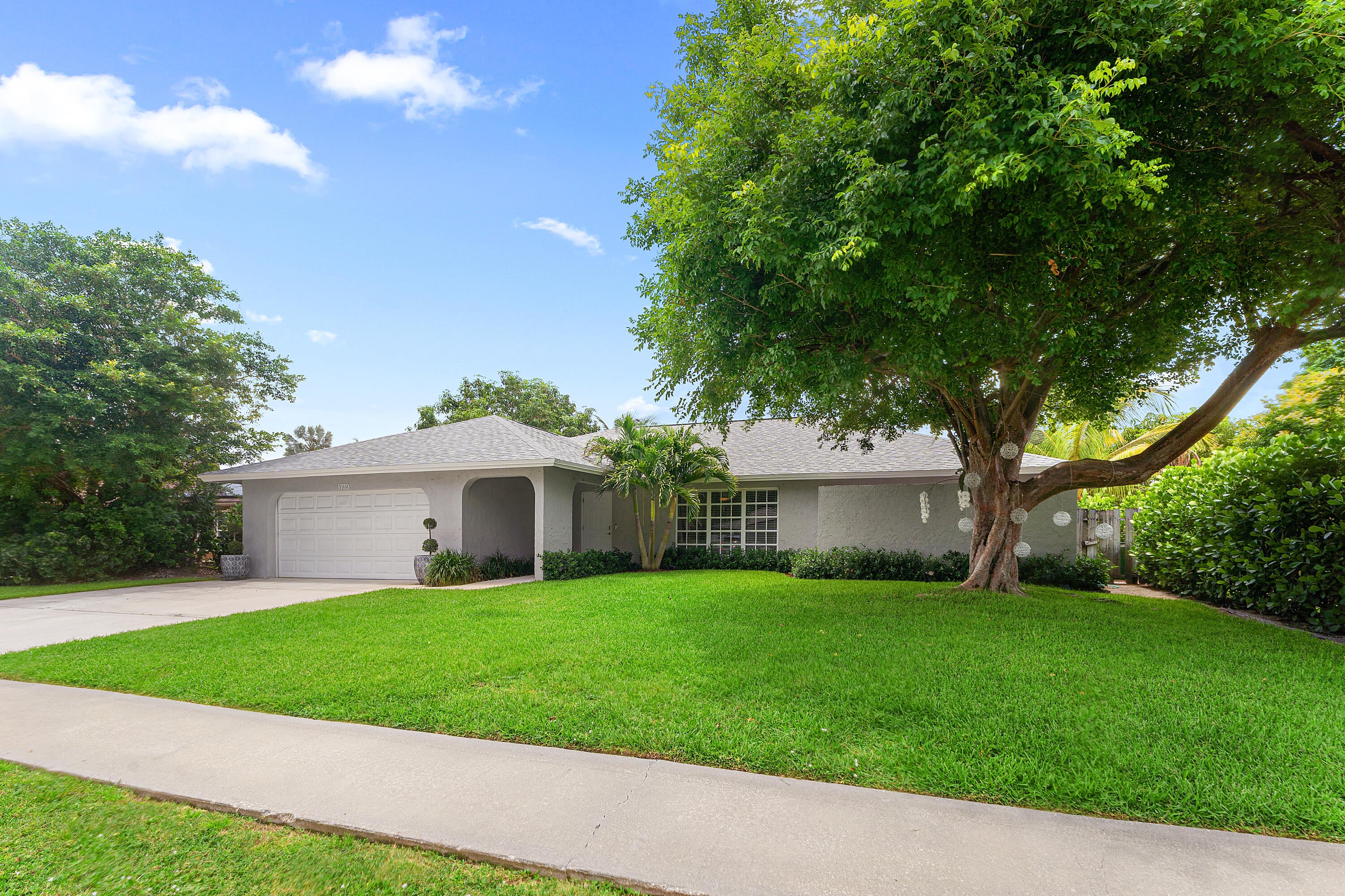 Properties 1739 Brae Burn Place