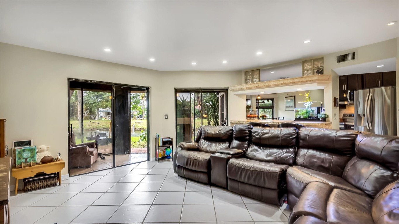 LAKEVIEW COURTS AT JACARA - Residential