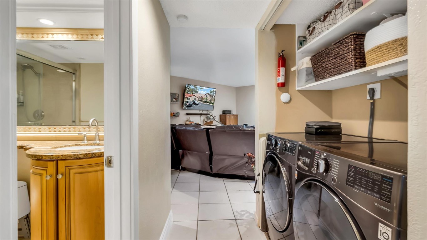 LAKEVIEW COURTS AT JACARA - Residential