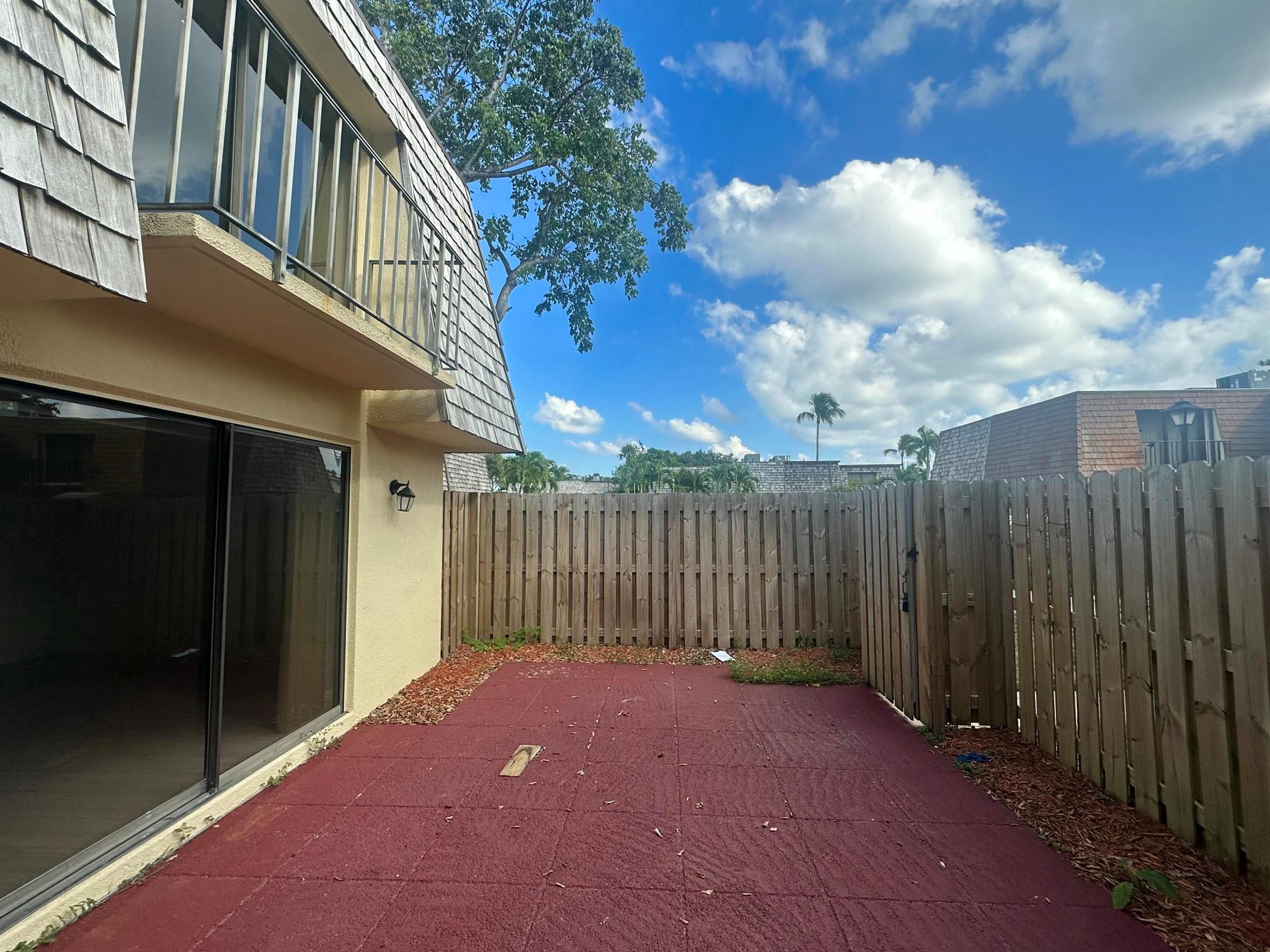 LAKEWOOD OF PALM SPRINGS - Residential Lease