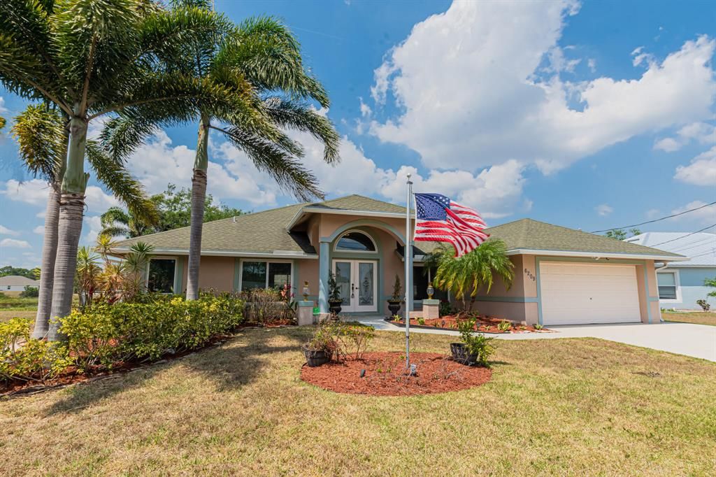 Photo of 6209 NW West Deville Circle, Port St Lucie, FL 34986 (MLS # R10879233)