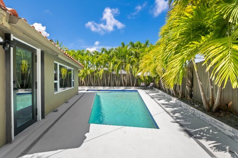 Tiny photo for 5210 NE 17th Terrace, Fort Lauderdale, FL 33334 (MLS # B26041716)