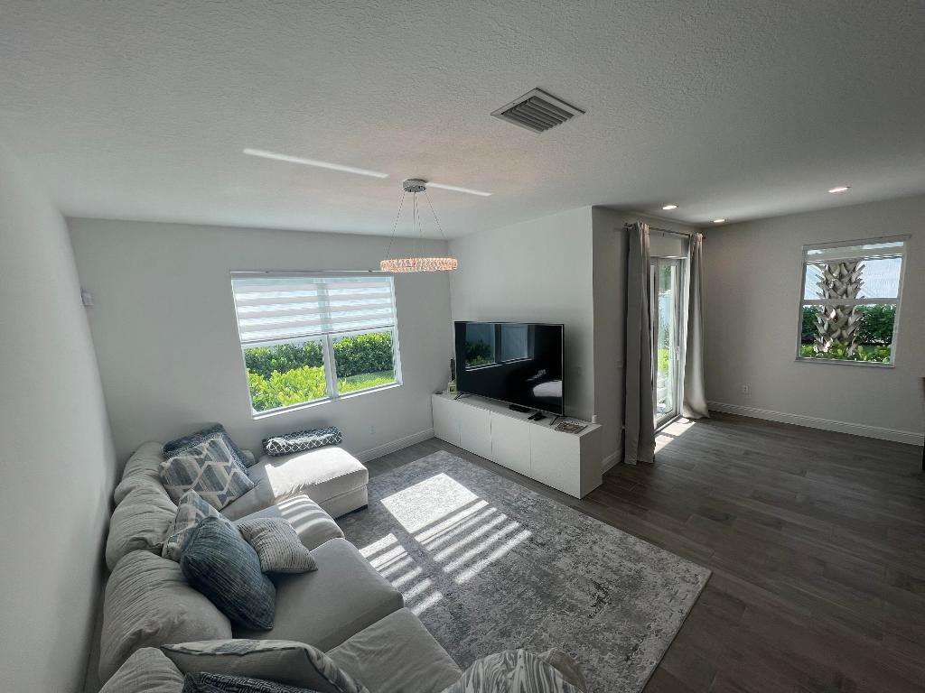 DEERFIELD CROSSING - Residential Lease