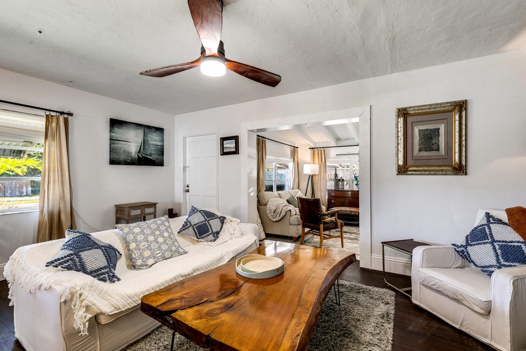 Photo of 609 S Arnold Avenue, Lantana, FL 33462 (MLS # B26043281)