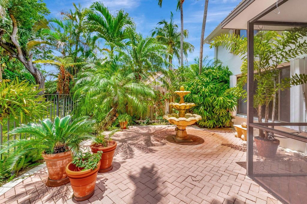 Photo of 21700 Cromwell Circle, Boca Raton, FL 33486 (MLS # R10984206)