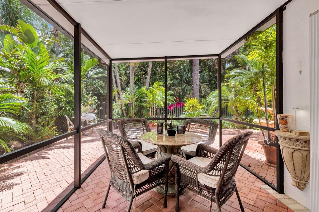 Photo of 21700 Cromwell Circle, Boca Raton, FL 33486 (MLS # R10984206)