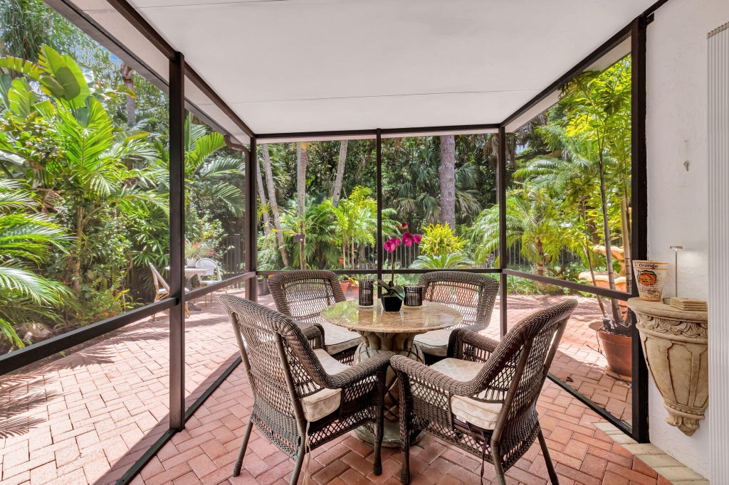 Photo of 21700 Cromwell Circle, Boca Raton, FL 33486 (MLS # R10984206)