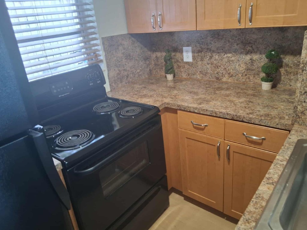 3212 NE 7th Place 10