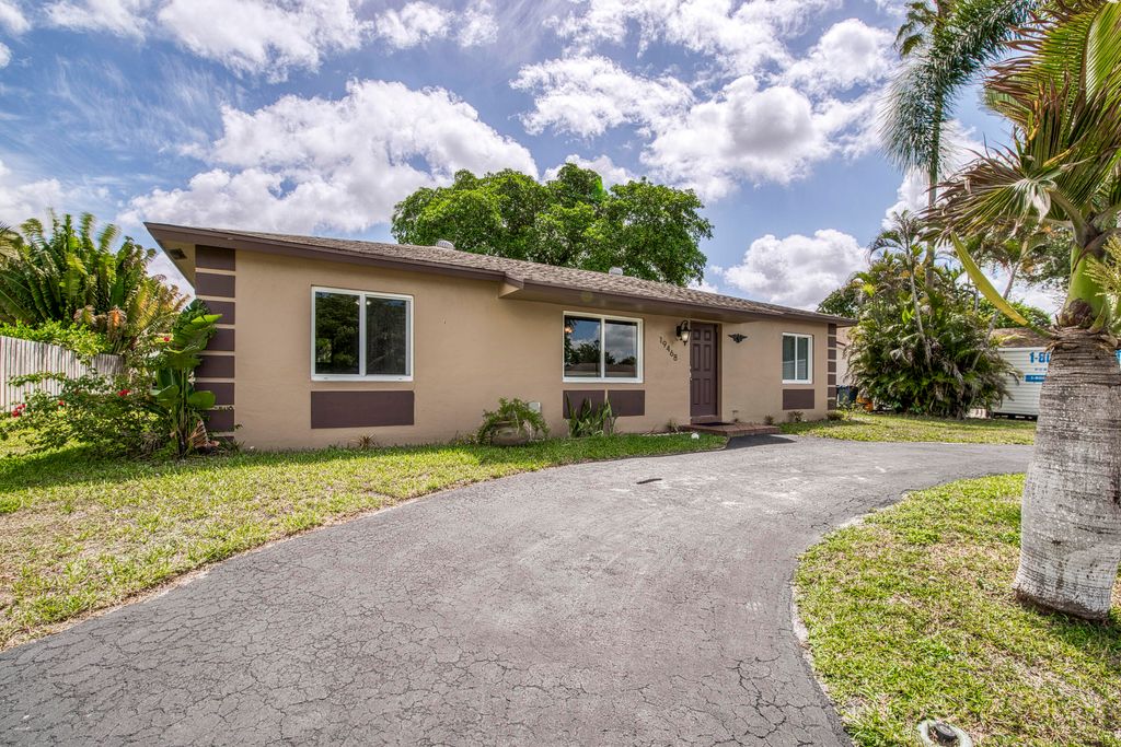 Photo of 19468 Delaware Circle, Boca Raton, FL 33434 (MLS # B26012265)
