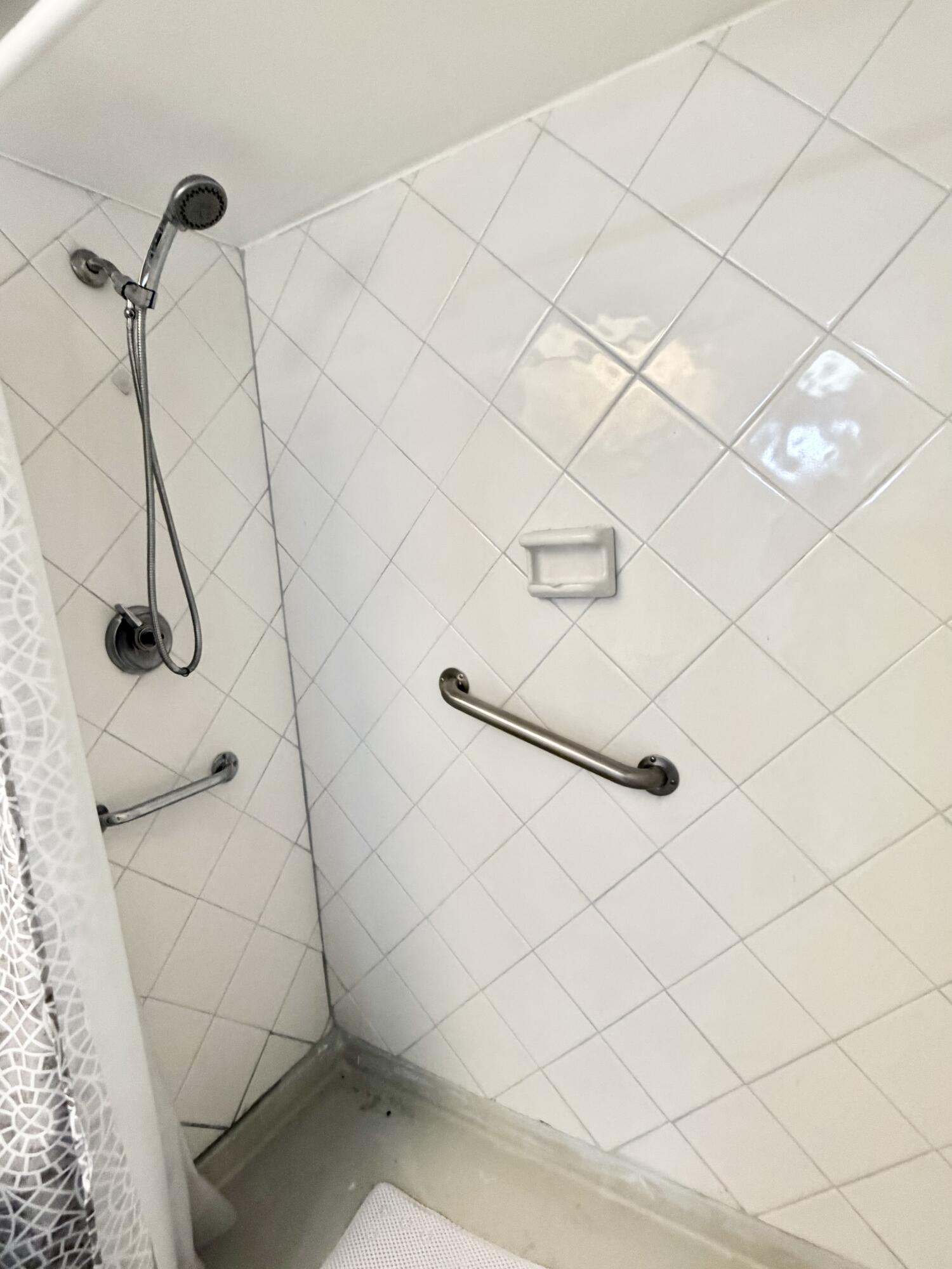 BAHAMA VILLAGE CONDO - Residential Lease