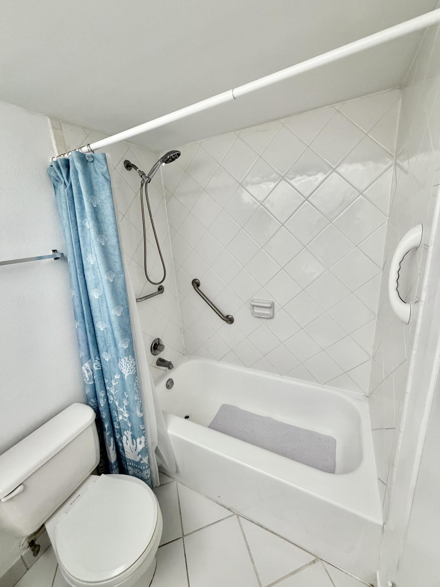 BAHAMA VILLAGE CONDO - Residential Lease