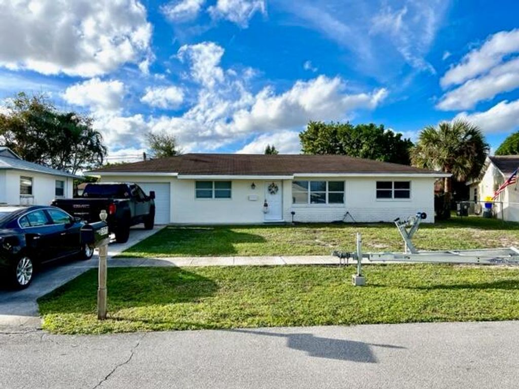 Photo of 3373 Grove Road, Palm Beach Gardens, FL 33410 (MLS # R10859576)