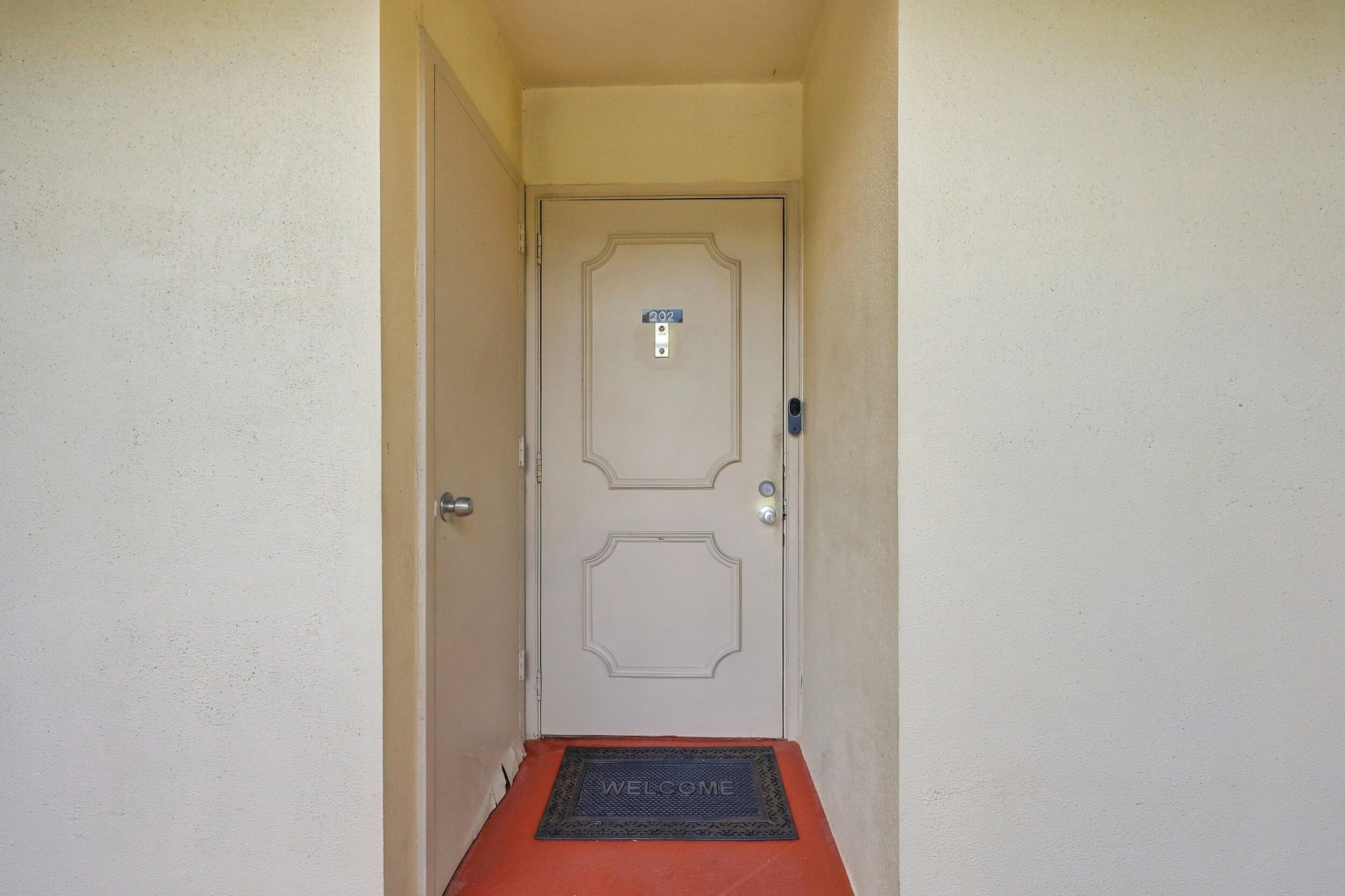 3810 Via Poinciana 202