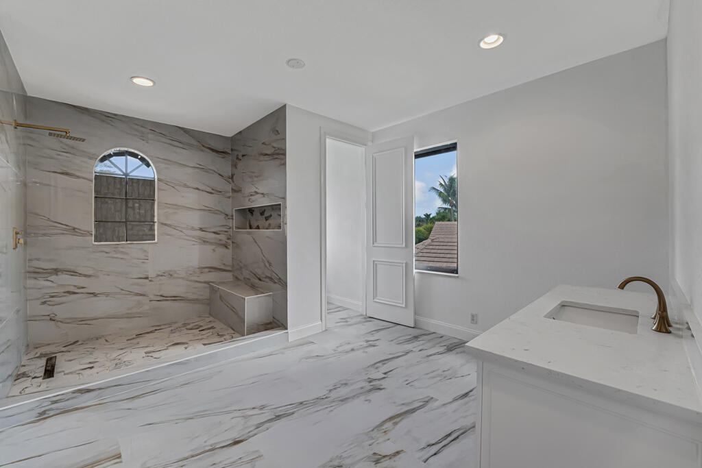 VERSAILLES - Residential