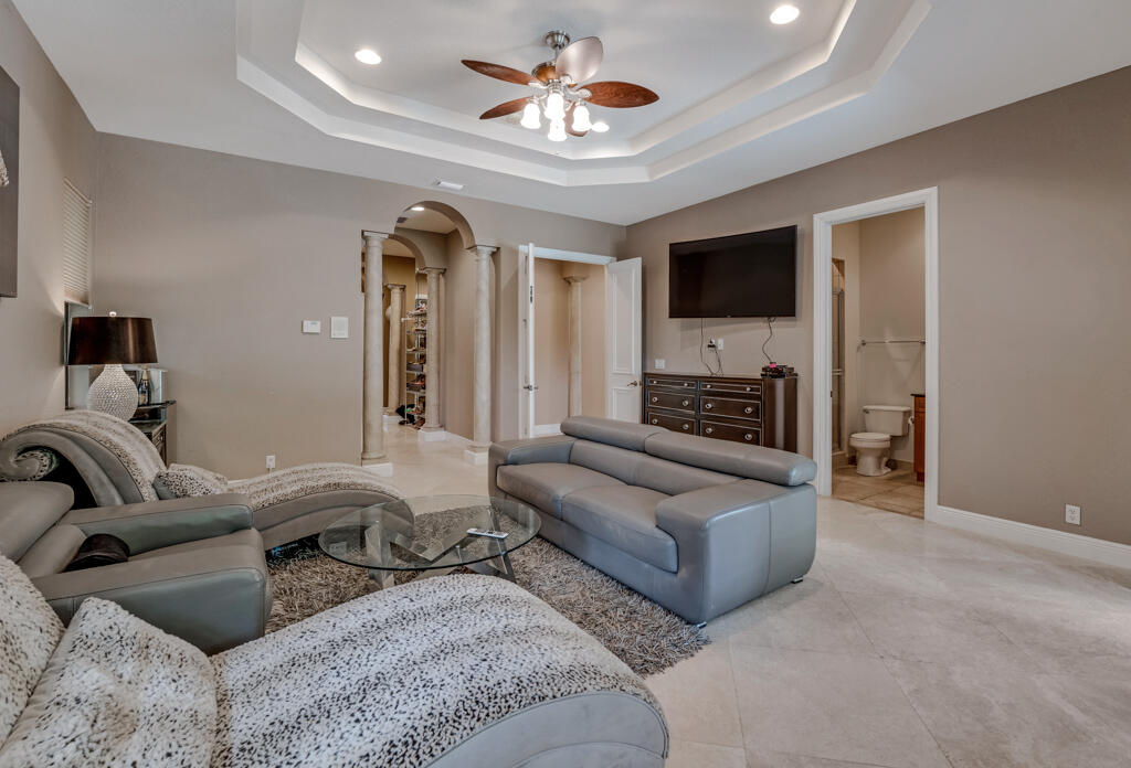 VERSAILLES - Residential