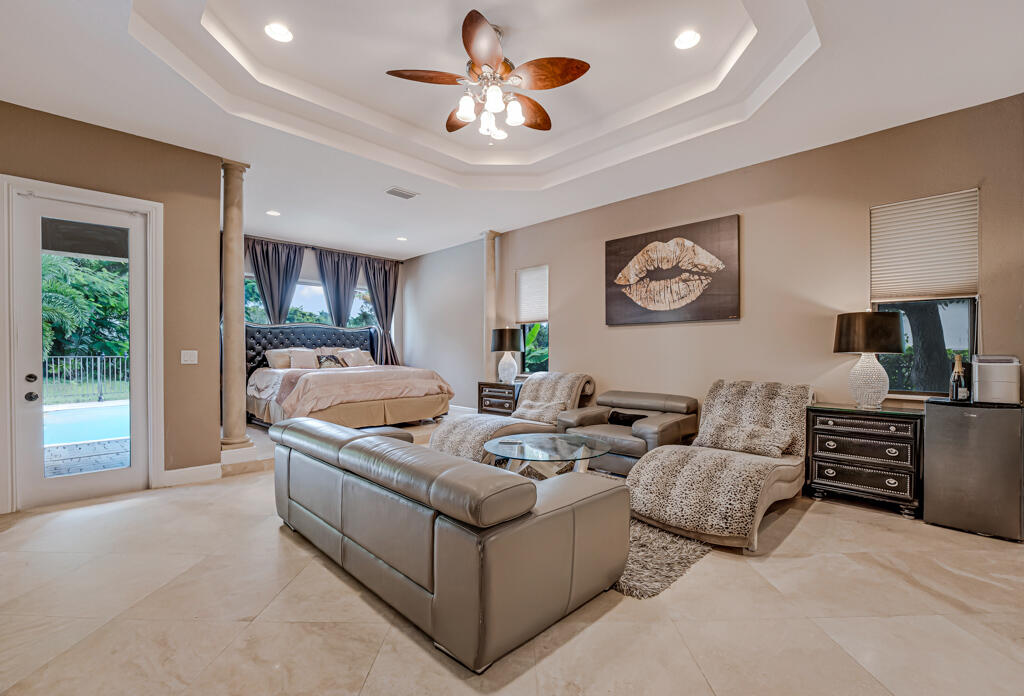 VERSAILLES - Residential