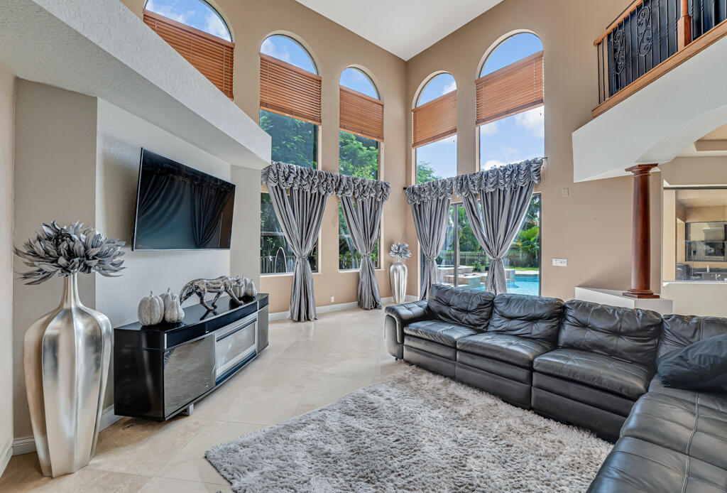 VERSAILLES - Residential