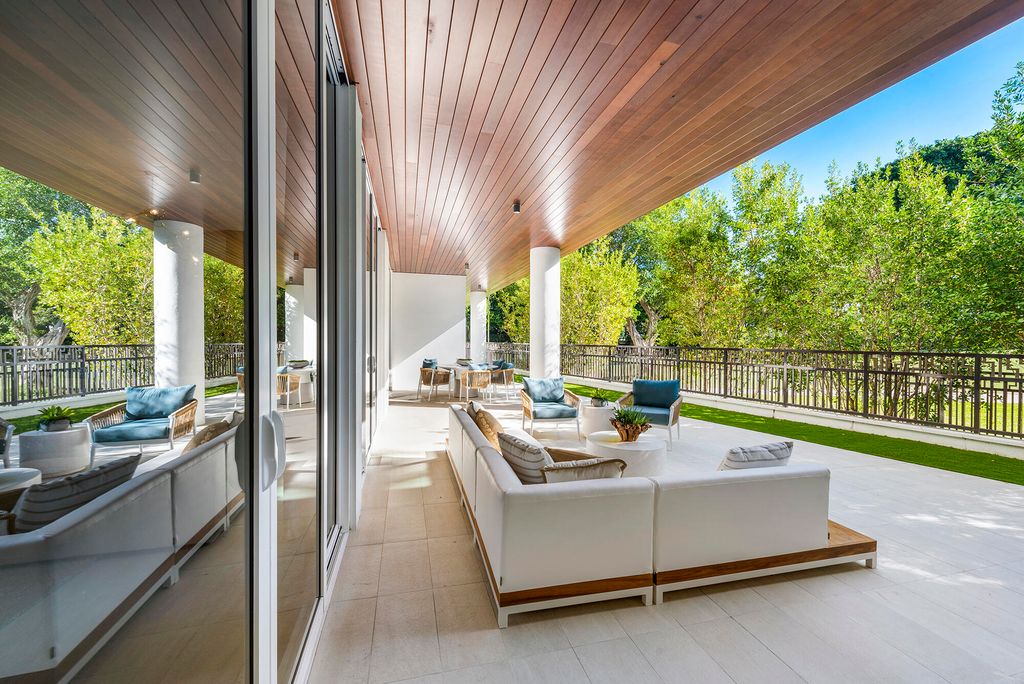 Photo of 200 SE Mizner Boulevard #107, Boca Raton, FL 33432 (MLS # R10966921)