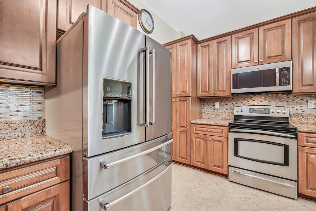 BAYWINDS/WINDJAMMER COVE CONDO - Residential