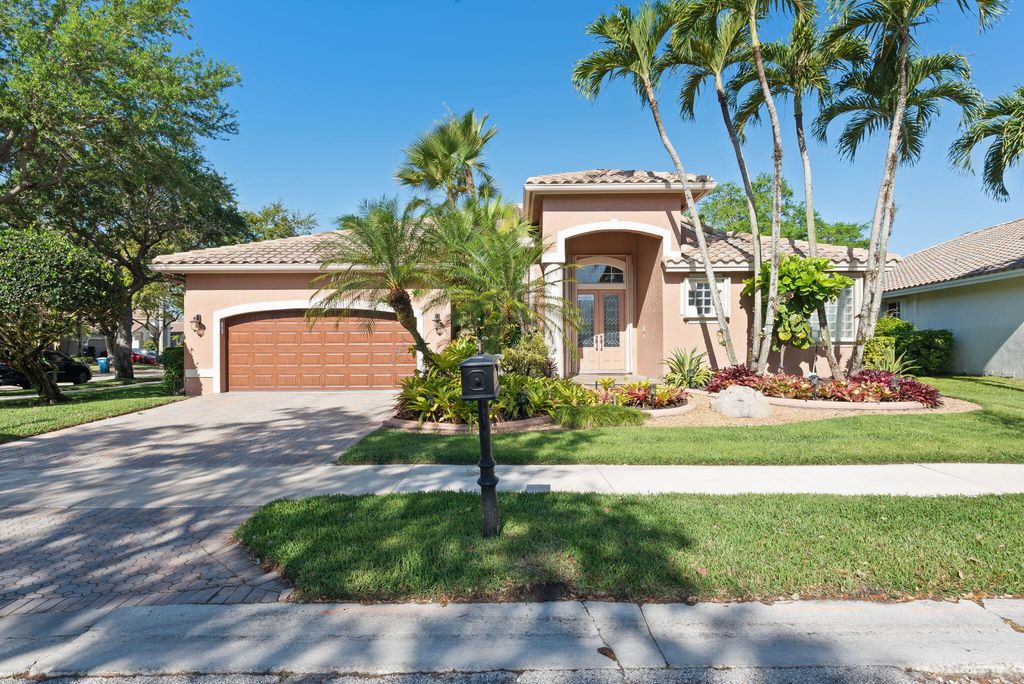 Photo of 3062 Lakewood Circle, Weston, FL 33332 (MLS # B26008751)