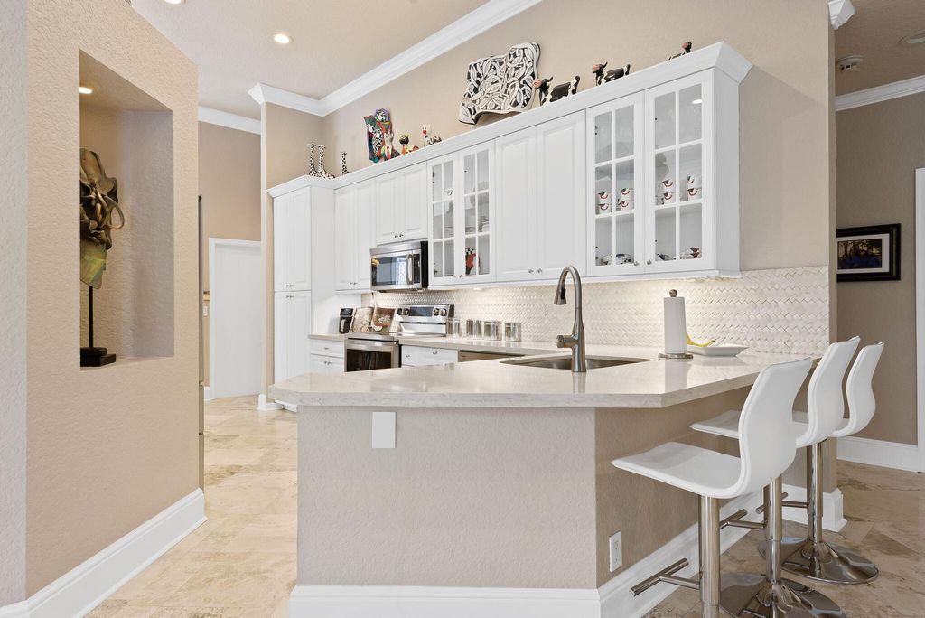 Photo of 3062 Lakewood Circle, Weston, FL 33332 (MLS # B26008751)