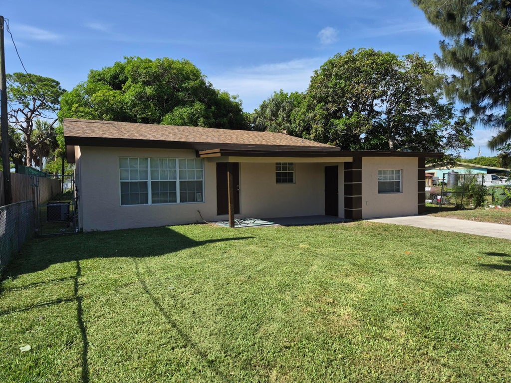 Photo of 2798 NW 20th Street, Fort Lauderdale, FL 33311 (MLS # B26040175)
