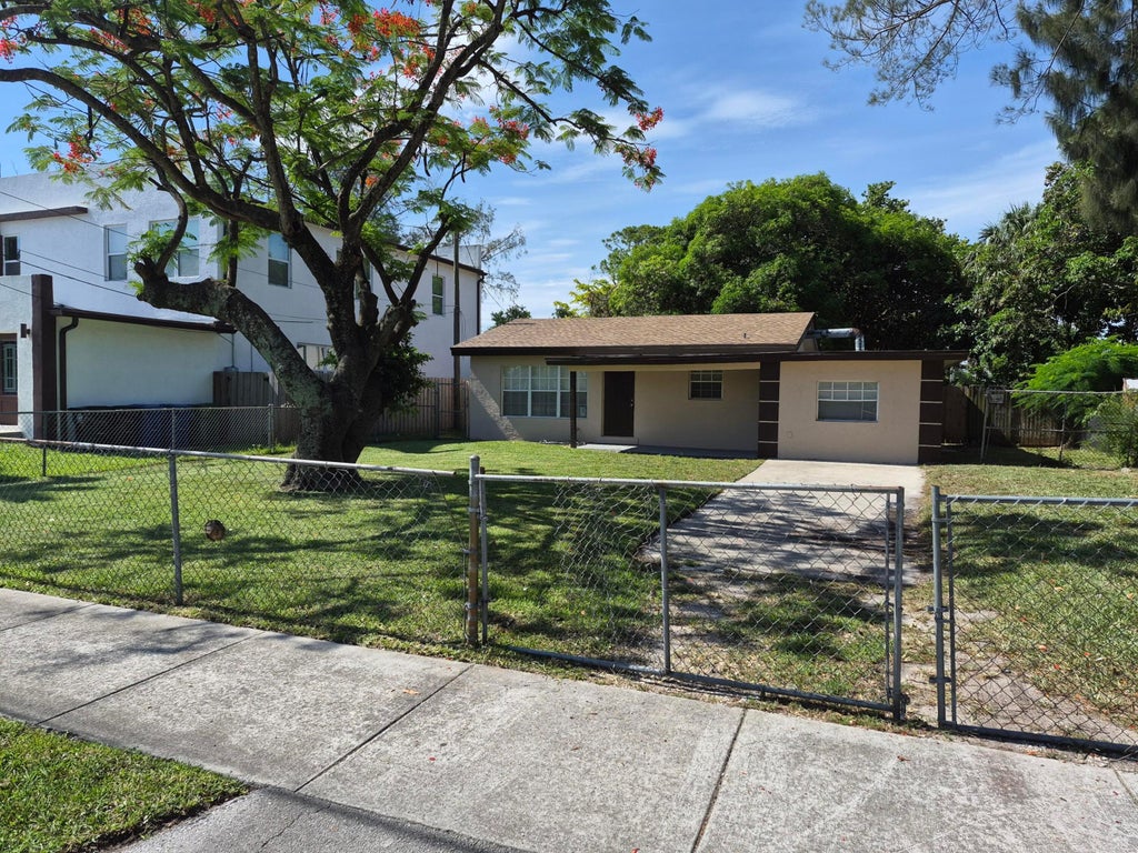 Photo of 2798 NW 20th Street, Fort Lauderdale, FL 33311 (MLS # B26040175)