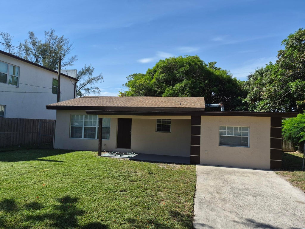 Photo of 2798 NW 20th Street, Fort Lauderdale, FL 33311 (MLS # B26040175)